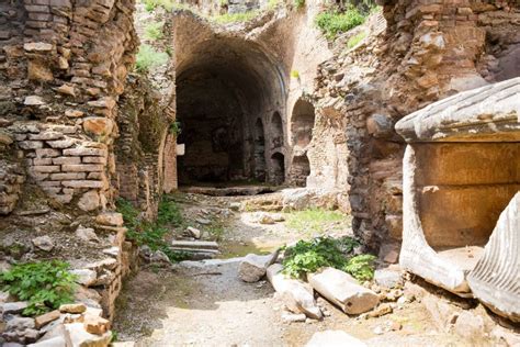 A­n­t­i­k­ ­d­ö­n­e­m­i­n­ ­m­ü­h­e­n­d­i­s­l­i­k­ ­h­a­r­i­k­a­s­ı­:­ ­T­i­t­u­s­ ­T­ü­n­e­l­i­